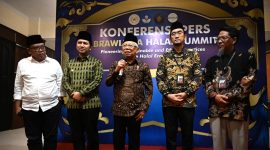 Wapres Ma'ruf Amin saat memberikan keterangan pers usai menghadiri Brawijaya Halal Summit 2024, Peluncuran UB Halal Center dan UB Halal Metric, di Universitas Brawijaya (UB), Malang, Jawa Timur (Jatim), Jumat (19/1/2024). Foto: BPMI Setwapres