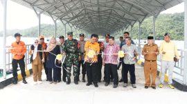 Gubernur Kepri Ansar Ahmad meresmikan Rehabilitasi pelabuhan Kuala Maras. Foto: Istimewa
