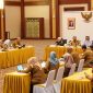 Sekretaris Daerah Provinsi Kepulauan Riau Adi Prihantara memimpin Rapat Pembentukan Peta Jalan Pengendalian Inflasi Provinsi Kepulauan Riau bertempat di Aula Wan Seri Beni Kantor Gubernur Kepulauan Riau, Pulau Dompak, Tanjungpinang, Selasa (23/1/2024). Foto: Diskominfo Kepri