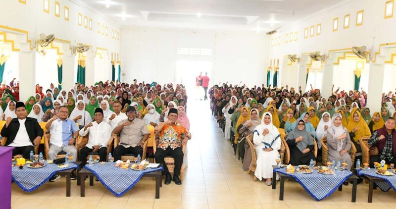 Gubernur Kepulauan Riau H. Ansar Ahmad bersama Badan Kontak Majlis Ta’lim (BKMT) Kepri gelar silaturahmi dengan BKMTKabupaten Lingga di Gedung Nasional Dabo Singkep Kabupaten Lingga, Minggu (21/1/2024). Foto: Diskominfo Kepri