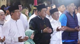 Gubernur Ansar pada acara Doa dan Silaturahmi Kebangsaan Menuju Pemilu Damai di Provinsi Kepri Tahun 2024 di Balai Kelurahan Penyengat, Kota Tanjungpinang, Jumat (9/2/2024) malam. Foto: Diskominfo Kepri