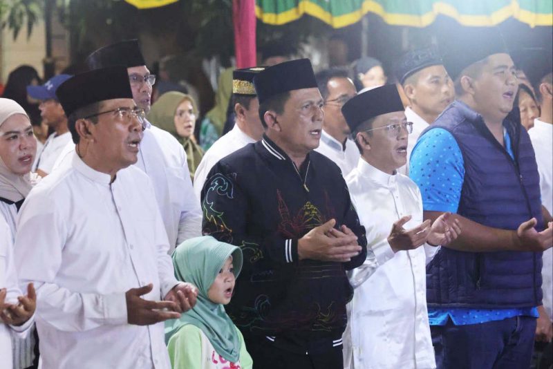 Gubernur Ansar pada acara Doa dan Silaturahmi Kebangsaan Menuju Pemilu Damai di Provinsi Kepri Tahun 2024 di Balai Kelurahan Penyengat, Kota Tanjungpinang, Jumat (9/2/2024) malam. Foto: Diskominfo Kepri