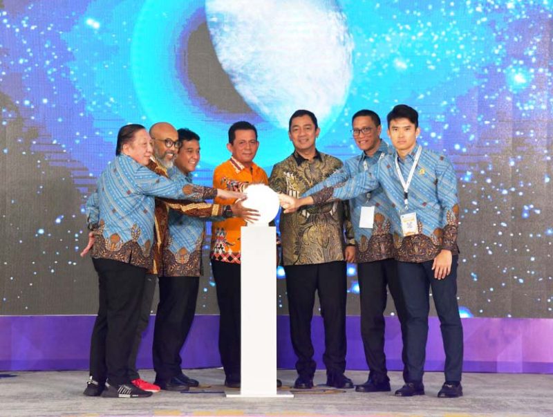 Gubernur Kepri Ansar Ahmad menghadiri Pembukaan Rapat Kerja Nasional (Rakernas) Perhimpunan Hotel Restoran Indonesia (PHRI) Ke-IV Tahun 2024, bertempat di Ballroom Swiis- Bell Hotel  Harbour Bay, Kota Batam Provinsi Kepulauan Riau, Kamis (22/2). Foto: Diskominfo Kepri
