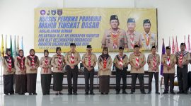 Sekretaris Daerah Provinsi Kepri Adi Prihantara yang juga Ketua Kwartir Daerah Gerakan Pramuka Kepulauan Riau melantik Kelengkapan Kwartir Daerah dan Membuka Kegiatan Kursus Pembina Pramuka Mahir Tingkat Dasar (KMD) Tahun 2024 di Aula Kwartir Daerah Gerakan Pramuka Kepulauan Riau, Tanjungpinang, Sabtu (17/2/2024). Foto: Diskominfo Kepri