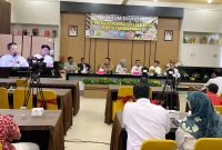 Sekretaris Daerah Kota Tanjungpinang, Zulhidayat, S.Hut, menghadiri forum diskusi strategi meminimalisir kecelakaan lalulintas di kota Tanjungpinang yang diselenggarakan Ulasan Tv di SMKN 1 Tanjungpinang. Foto: Diskominfo Tanjungpinang
