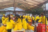 Di tengah kemeriahan jelang perayaan Imlek 2575 Kongzili, anggota DPR RI dari Fraksi Golkar Dapil Kepri, Cen Sui Lan, mengambil inisiatif berbagi kebahagiaan dengan mendistribusikan 50 ribu paket bingkisan Imlek kepada keluarga di seluruh Kepulauan Riau. Foto: Istimewa