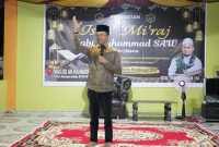 Wakil Wali Kota Batam Amsakar Achmad memenuhi dua undangan Isra Mi'raj bersama masyarakat, Sabtu (10/2/2024) malam. Pertama peringatan Isra Mi'raj bersama warga Perumahan Harapan Indah Tiban di Fasum TPQ Ar Rahman. Selanjutnya, bersama Jamaah Masjid Annur Tanjung Riau. Foto: INIKEPRI.COM
