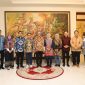 Menaker Ida Fauziah di sela kunjungan kerjanya di Thailand saat menemui para peserta pemagangan bidang perhotelan di Bangkok, Thailand, Minggu (18/2/2024). Foto: Dok Kemnaker