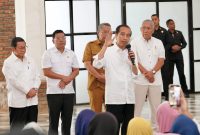 Presiden Joko Widodo menegaskan bahwa program Bantuan Pangan Beras itu merupakan salah satu solusi dalam menghadapi situasi perberasan, yang saat ini tengah mengalami fluktuasi harga. Foto: BPMI Setpres