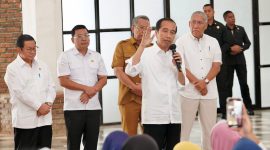 Presiden Joko Widodo menegaskan bahwa program Bantuan Pangan Beras itu merupakan salah satu solusi dalam menghadapi situasi perberasan, yang saat ini tengah mengalami fluktuasi harga. Foto: BPMI Setpres