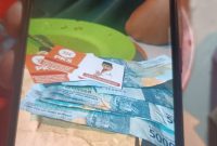 Dugaan money politic yang dilakukan oleh ketua DPW PKS Kepri Bakhtiar jelang Pemungutan Suara Lanjutan di Kota Batam. Foto: INIKEPRI.COM