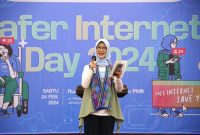 Deputi Peningkatan Kualitas Anak, Perempuan, dan Pemuda Kemenko PMK Woro Srihastuti Sulistyaningrum (Lisa) mewakili Menko PMK Muhadjir Effendy membuka agenda “Safer Internet Day 2024” dengan tema “Save Internet Save You”. Foto: Kemenko PMK