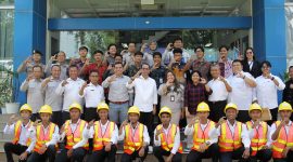 Wakil Wali Kota Batam Amsakar Achmad menghadiri Graduation Apprenticeship Batch 2 And Kick Off Meeting Apprenticeship Batch 3 di PT Cladtek. Foto: INIKEPRI.COM