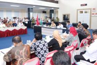 Pemerintah Kota Tanjungpinang menerima kunjungan kerja (kunker) dari Komisi IX Dewan Perwakilan Rakyat (DPR) RI. Kunjungan tersebut berlangsung di Aula Pertemuan Sultan Sulaiman Badrul Alamsyah, Kantor Wali Kota Tanjungpinang, Rabu (28/2/2024). Foto: Diskominfo Tanjungpinang