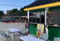 Penjabat (Pj) Wali Kota Tanjungpinang, Hasan,S.Sos dengan tegas meminta para pedagang di kawasan kuliner Anjung Cahaya dan Melayu Square untuk memasang label harga demi kenyamanan pengunjung. Foto: Diskominfo Tanjungpinang
