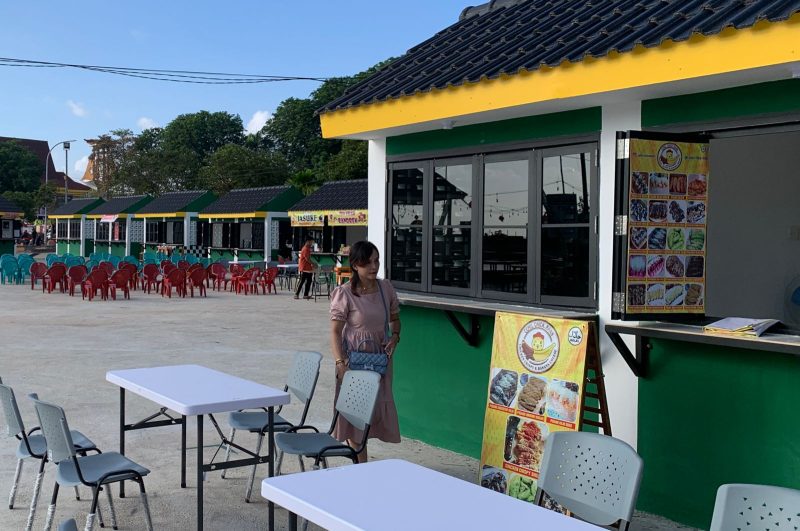 Penjabat (Pj) Wali Kota Tanjungpinang, Hasan,S.Sos dengan tegas meminta para pedagang di kawasan kuliner Anjung Cahaya dan Melayu Square untuk memasang label harga demi kenyamanan pengunjung. Foto: Diskominfo Tanjungpinang
