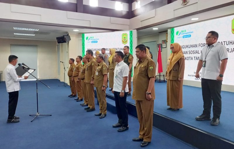 Badan Penyelenggara Jaminan Sosial (BPJS) Ketenagakerjaan mengukuhkan Forum Kepatuhan Jaminan Sosial Ketenagakerjaan Kota Tanjungpinang, Senin (19/2/2024). Foto: Diskominfo Tanjungpinang