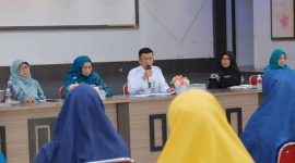 Penjabat (Pj) Wali Kota Tanjungpinang, Hasan,S.Sos memimpin rapat persiapan jambore kader Pemberdayaan Kesejahteraan Keluarga (PKK) ke-8 tahun 2024 di Kantor PKK Kota Tanjungpinang. Foto: Diskominfo Tanjungpinang