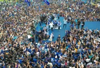 Calon presiden nomor urut 2 Prabowo Subianto berjoget bersama warga serta petinggi Partai Demokrat saat agenda kampanye nasional Partai Demokrat di GOR Gajayana, Kota Malang, Jawa Timur, Kamis (1/2/2024). Foto: ANTARA/Galih Pradipta