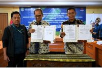 Deputi Bidang Usaha Mikro KemenKopUKM Yulius saat penandatanganan PKS dengan Mitra Layanan Bantuan dan Pendampingan Hukum Tahun 2024.Foto: Kemenkop UKM
