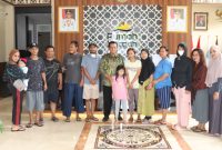 Disela kesibukannya Gubernur Kepulauan Riau H. Ansar Ahmad menyempatkan diri mampir di rumah singgah Raja Ahmad Engku Haji Tua di jalan Bendungan Hilir, Kecamatan Tanah Abang, Kota Jakarta Pusat, Daerah Khusus Ibukota Jakarta, Jumat (23/2/2024). Foto: Diskominfo Kepri