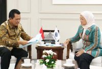 Gubernur Kepulauan Riau H. Ansar Ahmad menemui Menteri Ketenagakerjaan RI Ida Fauziah di Kompleks Kementerian Ketenagakerjaan, Jakarta, Kamis (22/02). Kedatangan Gubernur Ansar kali ini dalam rangka koordinasi lanjutan setelah selesainya pembangunan Gedung Workshop Balai Latihan Kerja (BLK) yang di Kabupaten Karimun. Foto: Diskominfo Kepri
