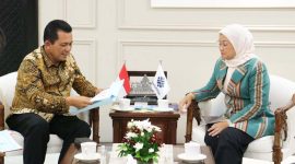 Gubernur Kepulauan Riau H. Ansar Ahmad menemui Menteri Ketenagakerjaan RI Ida Fauziah di Kompleks Kementerian Ketenagakerjaan, Jakarta, Kamis (22/02). Kedatangan Gubernur Ansar kali ini dalam rangka koordinasi lanjutan setelah selesainya pembangunan Gedung Workshop Balai Latihan Kerja (BLK) yang di Kabupaten Karimun. Foto: Diskominfo Kepri