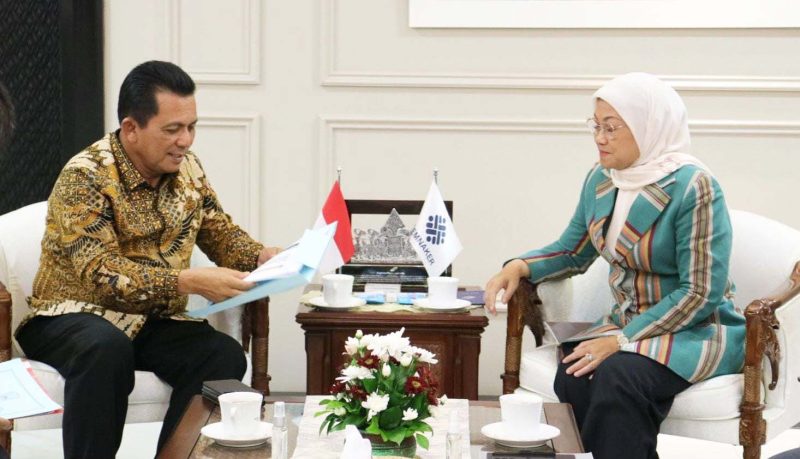 Gubernur Kepulauan Riau H. Ansar Ahmad menemui Menteri Ketenagakerjaan RI Ida Fauziah di Kompleks Kementerian Ketenagakerjaan, Jakarta, Kamis (22/02). Kedatangan Gubernur Ansar kali ini dalam rangka koordinasi lanjutan setelah selesainya pembangunan Gedung Workshop Balai Latihan Kerja (BLK) yang di Kabupaten Karimun. Foto: Diskominfo Kepri