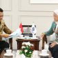 Gubernur Kepulauan Riau H. Ansar Ahmad menemui Menteri Ketenagakerjaan RI Ida Fauziah di Kompleks Kementerian Ketenagakerjaan, Jakarta, Kamis (22/02). Kedatangan Gubernur Ansar kali ini dalam rangka koordinasi lanjutan setelah selesainya pembangunan Gedung Workshop Balai Latihan Kerja (BLK) yang di Kabupaten Karimun. Foto: Diskominfo Kepri