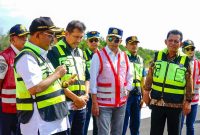 Menteri Perhubungan (Menhub) RI Budi Karya Sumadi didampingi Gubernur Kepulauan Riau Ansar Ahmad meninjau langsung Bandara Raja Haji Abdullah (RHA), Kabupaten Karimun, Kamis (8/2/2024). Foto: Diskominfo Kepri