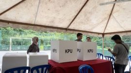 Suasana pemungutan suara di lokasi Kotak Suara Keliling 032 di Hulu Langat, Selangor, Malaysia, Minggu (4/2/2024). Foto: ANTARA/Virna P Setyorini

