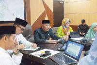 Dalam rangka memperkuat komitmen dan mendorong Gugus Tugas Kota Layak Anak (KLA) untuk berperan secara langsung dalam pengembangan Kota Layak Anak di Provinsi Kepulauan Riau, Dinas Pemberdayaan Perempuan dan Perlindungan Anak (DPPPA) Provinsi Kepulauan Riau mengelar Rapat Koordinasi Tim Gugus Tugas Kota Layak Anak  (KLA) Provinsi Kepulauan Riau Tahun 2024 di Ruang Rapat Barenlitbang Provinsi Kepri, Dompak, Tanjungpinang (21/3/2024). Foto: Diskominfo Kepri