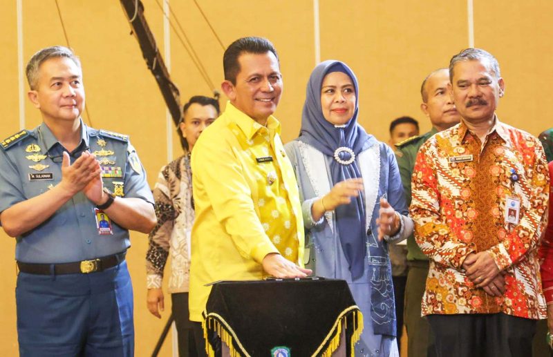 Gubernur Kepulauan Riau H. Ansar Ahmad secara resmi membuka Musyawarah Perencanaan Pembangunan (Musrenbang) Provinsi Kepri Tahun 2024 dalam rangka menyusun Rencana Kerja Pemerintah Daerah (RKPD) Tahun 2025, bertempat di Balairung Wan Seri Beni, Dompak, Tanjungpinang, Rabu (27/3/2024). Foto: Diskominfo Kepri