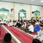 Gubernur Kepulauan Riau H. Ansar Ahmad didampingi sejumlah Kepala OPD dan Tim Percepatan Pembangunan Kepri melanjutkan kegiatan Safari Ramadhan 1445 H. Kali ini Ansar memilih berbuka bersama dan terawih bersama masyarakat Kabupaten Karimun, Selasa (19/3/2024). Foto: Diskominfo Kepri
