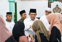 Dalam suasana bulan suci Ramadhan, Gubernur Kepulauan Riau, H Ansar Ahmad, mengunjungi Masjid Babussalam di Kampung Lengkuas, Bintan, Senin (25/3/2024). Foto: Diskominfo Kepri