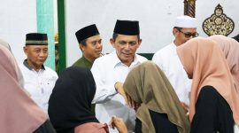 Dalam suasana bulan suci Ramadhan, Gubernur Kepulauan Riau, H Ansar Ahmad, mengunjungi Masjid Babussalam di Kampung Lengkuas, Bintan, Senin (25/3/2024). Foto: Diskominfo Kepri