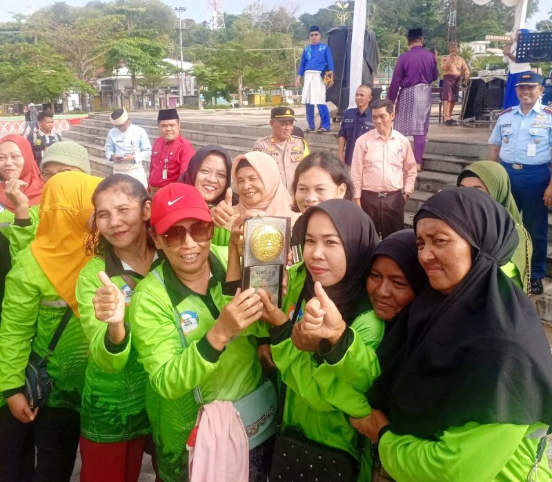 Penghargaan Adipura yang berhasil diterima Kota Tanjungpinang dari Kementerian Lingkungan Hidup turut membawa rasa bangga bagi para Petugas Kebersihan. Foto: Diskominfo Tanjungpinang