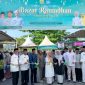 Asisten II Pemko Tanjungpinang, Elfiani Sandri, resmi membuka bazar kuliner Ramadhan di Kelurahan Air Raja, Kecamatan Tanjungpinang Timur yang dilaksanakan di pertokoan sekitaran Richeese Factory. Foto: Diskominfo Tanjungpinang