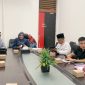 Dinas Perdagangan dan Perindustrian (Disdagin) Kota Tanjungpinang adakan pertemuan dengan para distributor pangan untuk membahas pengendalian stok dan harga komiditas pangan menjelang puasa dan lebaran 2024. Foto: Diskominfo Tanjungpinang