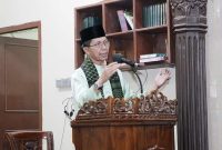 Wakil Wali Kota Batam Amsakar Achmad Salat Isya dan Tarawih bersama warga dan Jamaah Masjid Al Huda Komplek Perumahan Rajawali , Minggu (17/3/2023) malam. Foto: INIKEPRI.COM