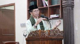 Wakil Wali Kota Batam Amsakar Achmad Salat Isya dan Tarawih bersama warga dan Jamaah Masjid Al Huda Komplek Perumahan Rajawali , Minggu (17/3/2023) malam. Foto: INIKEPRI.COM
