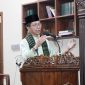 Wakil Wali Kota Batam Amsakar Achmad Salat Isya dan Tarawih bersama warga dan Jamaah Masjid Al Huda Komplek Perumahan Rajawali , Minggu (17/3/2023) malam. Foto: INIKEPRI.COM