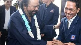 Ketua DPD Partai NasDem Amsakar Achmad saat menyambut kedatangan Ketua Umum Partai NasDem Surya Paloh beberapa waktu yang lalu. Foto: INIKEPRI.COM