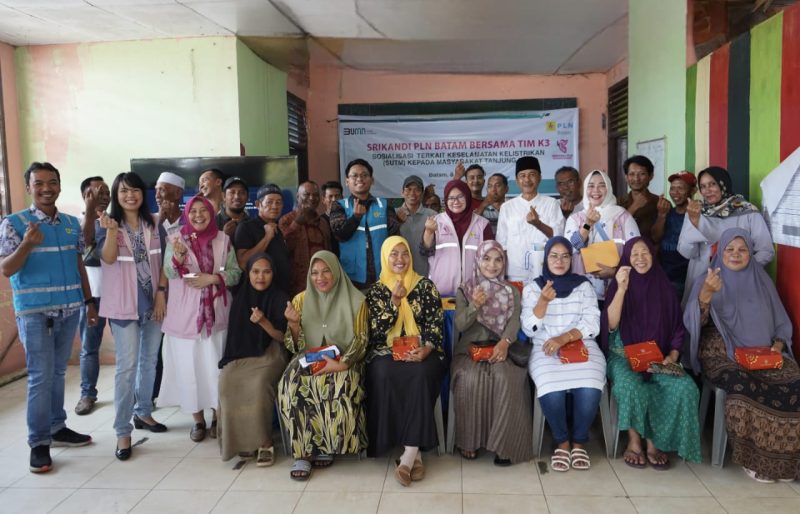 Hari Perempuan Internasional diperingati pada tanggal 8 Maret. Peringatan itu menjadi komitmen untuk terus mendukung para perempuan di dunia. Karena itu PT PLN Batam melalui Srikandi PLN Batam turut merayakan Hari Perempuan Internasional dengan cara mengadakan sosialisasi keselamatan kelistrikan. Foto: PLN Batam untuk INIKEPRI.COM