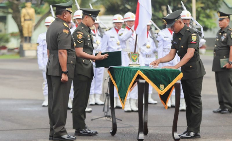  M. Shabilla Alhaqim, Dilantik Menjadi Prajurit TNI AD Berpangkat Prada oleh Kasdam II/Swj Brigjen TNI Ruslan Effendy. Foto. tni.mil.id
