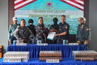 Pangkalan TNI Angkatan Laut (Lanal) Tanjung Balai Karimun (TBK) berhasil menggalkan penyelundupan 45 kotak rokok illegal yang memasuki wilayah Tanjung Balai Karimun, Provinsi Kepulaua Riau. Foto: tni.mil.id