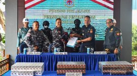 Pangkalan TNI Angkatan Laut (Lanal) Tanjung Balai Karimun (TBK) berhasil menggalkan penyelundupan 45 kotak rokok illegal yang memasuki wilayah Tanjung Balai Karimun, Provinsi Kepulaua Riau. Foto: tni.mil.id