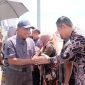 Sekretaris Daerah Kota Tanjungpinang, Zulhidayat, S.Hut turut serta menyambut kedatangan Pangkoarmada I Laksamana Muda TNI Yoos Suryono di Bandara RHF Tanjungpinang, Sabtu (30/3/2024). Foto: Diskominfo Tanjungpinang