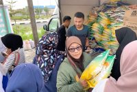 Hari kedua pasar murah yang diadakan Pemko Tanjungpinang bersama Pemprov Kepri, dan instansi terkait lainnya di jalan Bandara masih ramai didatangi warga Tanjungpinang. Foto: Diskominfo Tanjungpinang