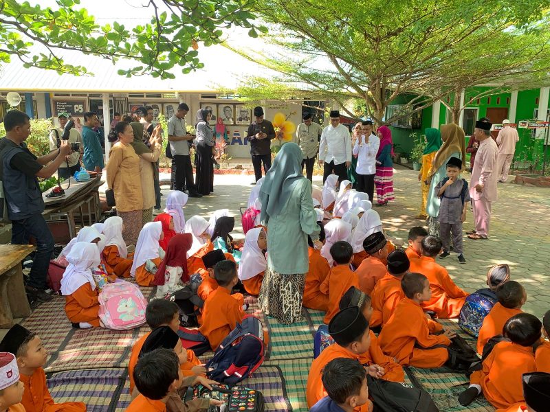 Pemko Tanjungpinang mendatangi dua sekolah yang mendapat penghargaan sekolah adiwiyata mandiri dari pusat yaitu SDN 004 Tanjungpinang dan SMPN 10 Tanjungpinang. Foto: Diskominfo Tanjungpinang
